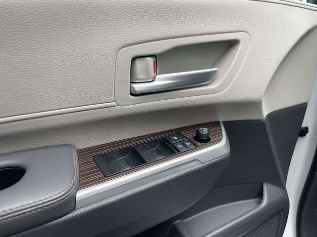 Certified 2024 Toyota Sienna XLE FWD image 19