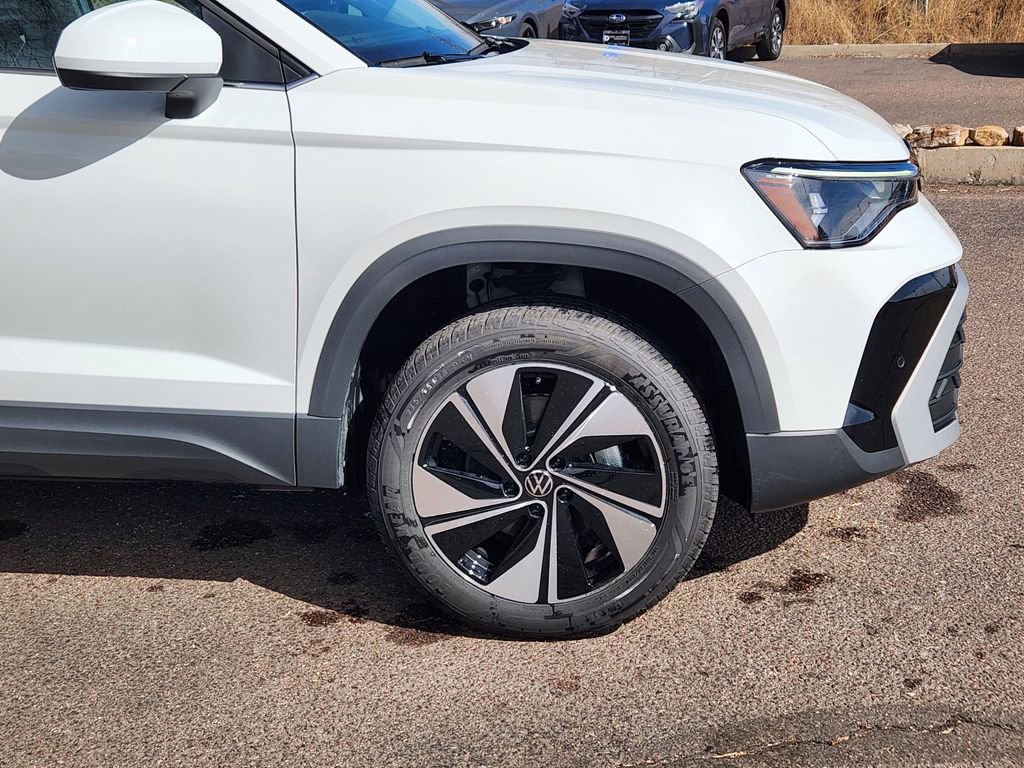 New 2025 Volkswagen Taos SE image 29
