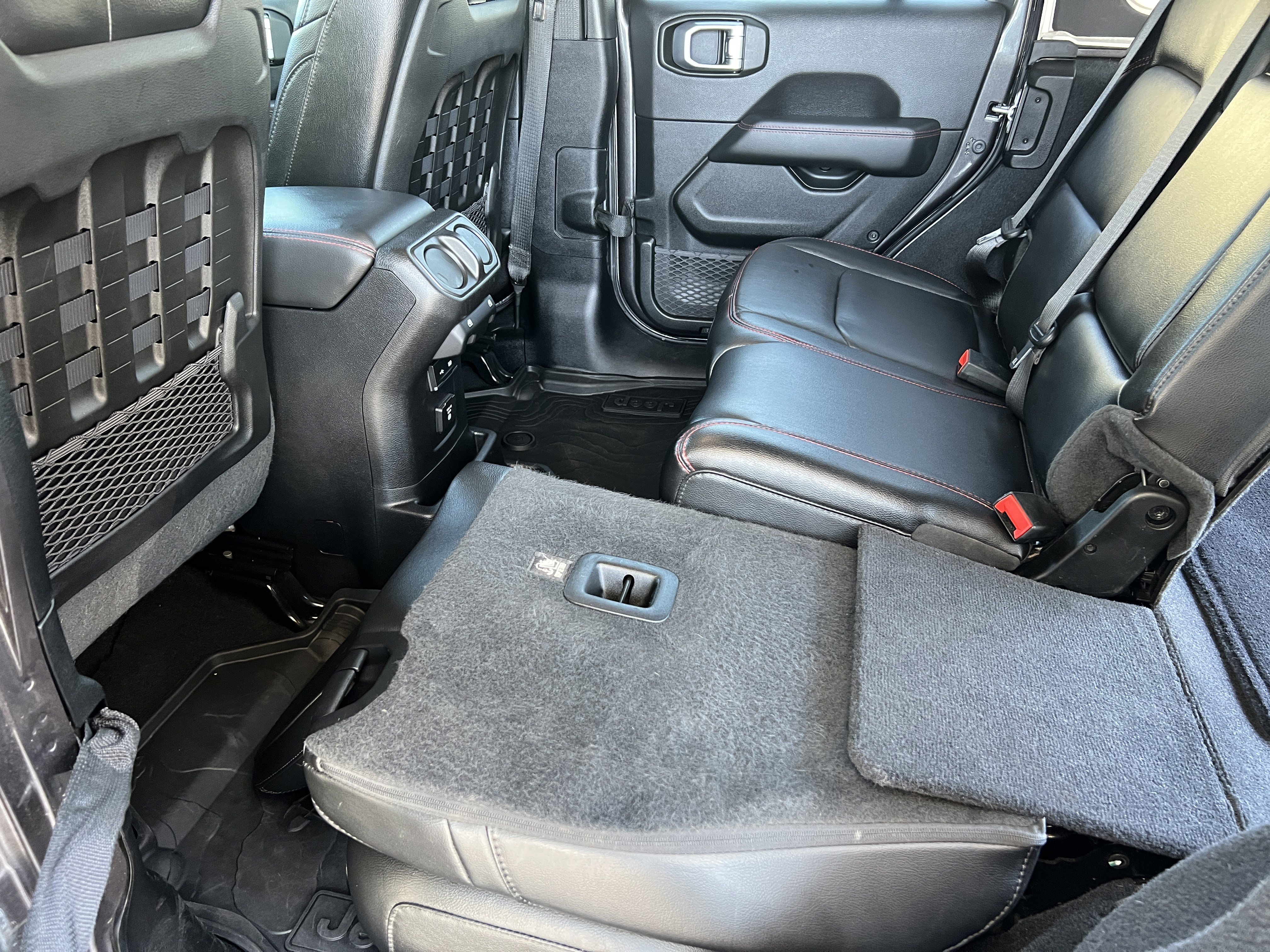 Used 2020 Jeep Wrangler Unlimited Rubicon w/ Uconnect 4C Nav & Sound Group image 17