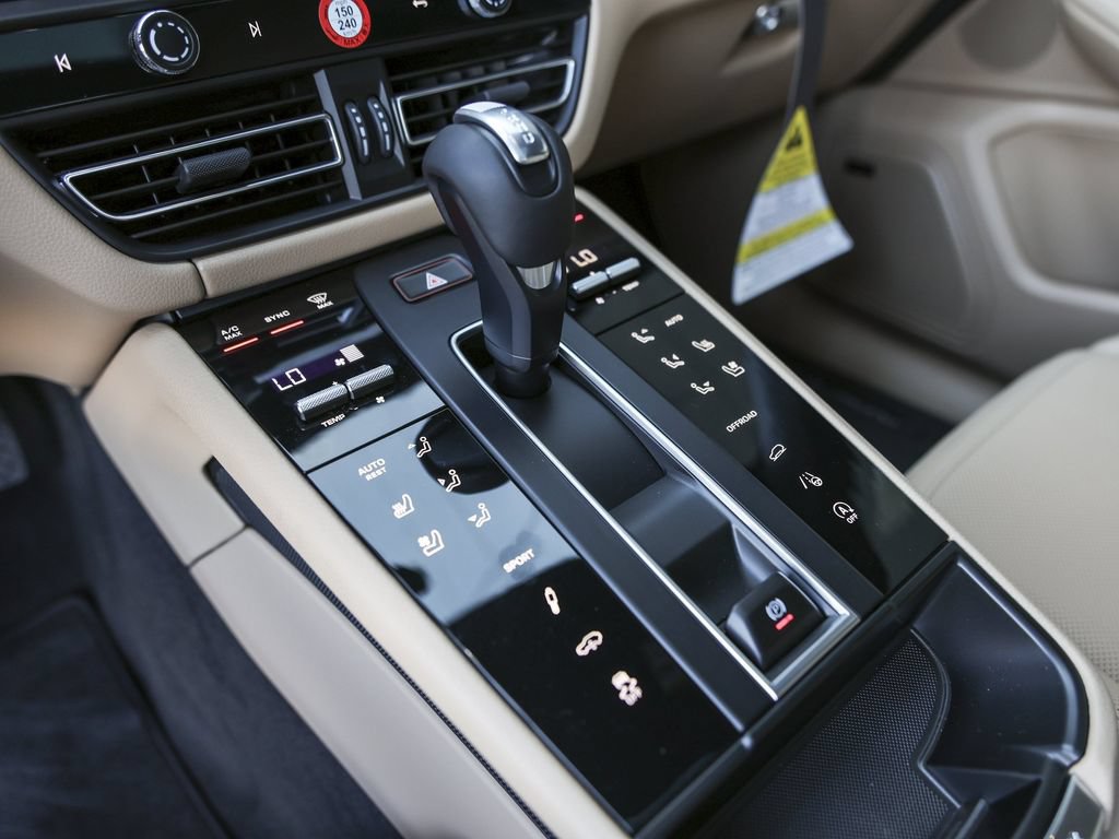 Certified 2026 Porsche Macan AWD/4WD image 29