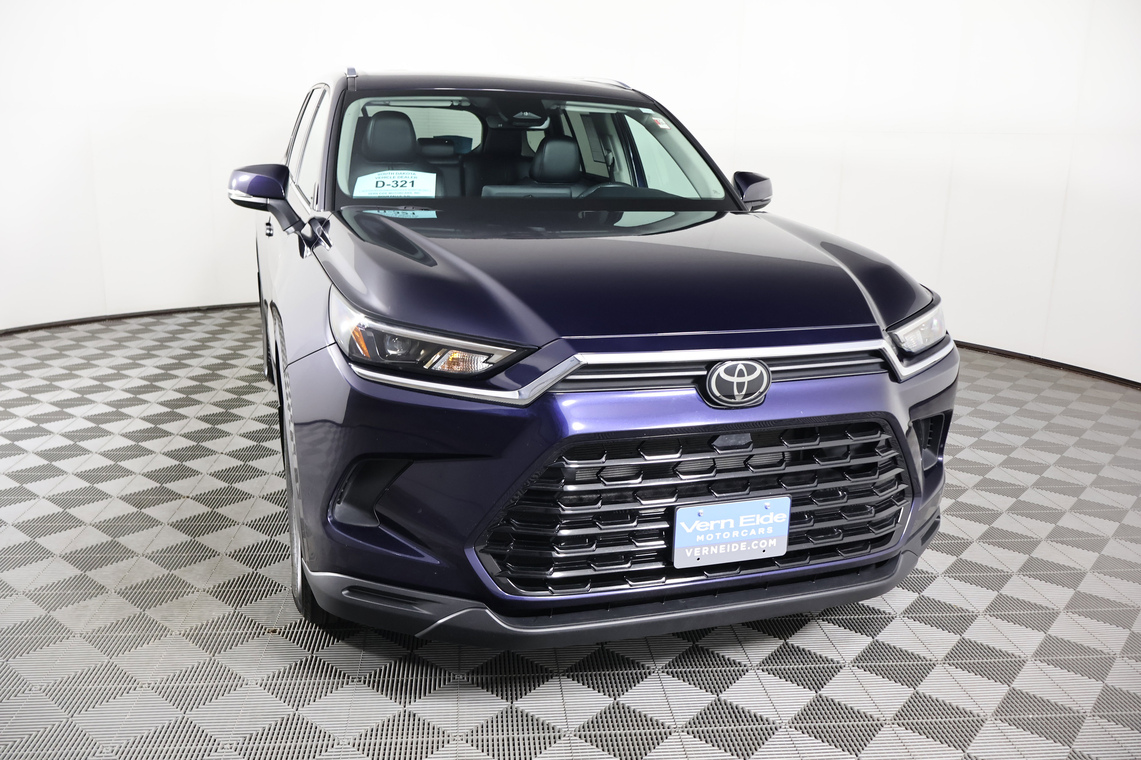 Used 2024 Toyota Grand Highlander XLE image 3