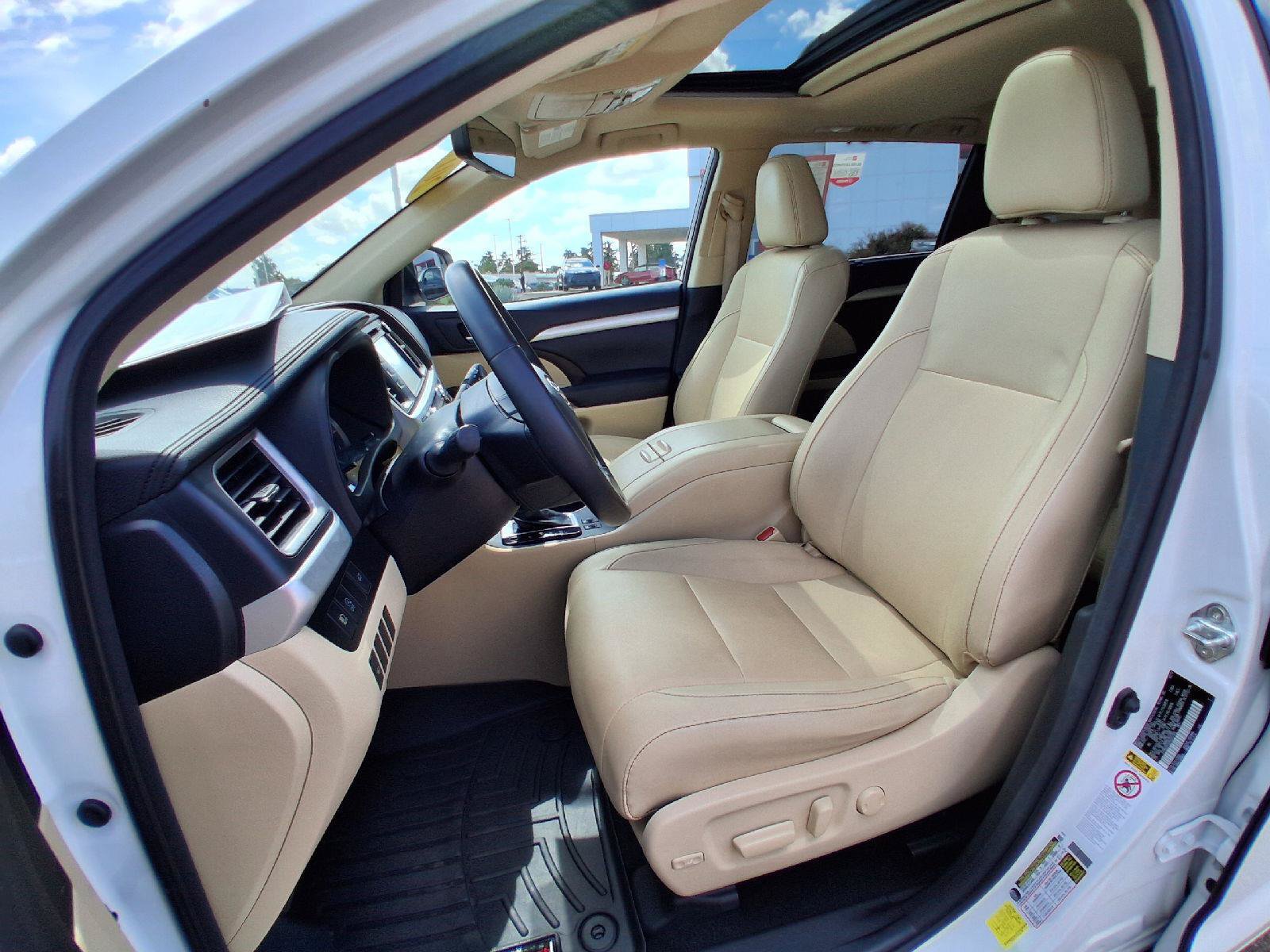Certified 2017 Toyota Highlander XLE FWD image 17
