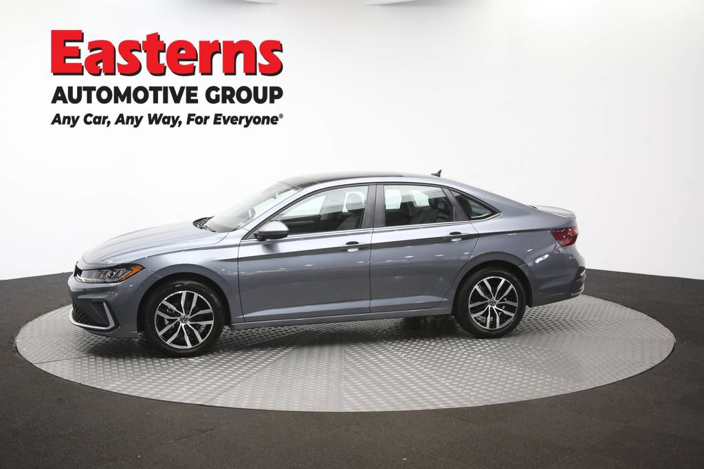 Used 2025 Volkswagen Jetta SE FWD image 58