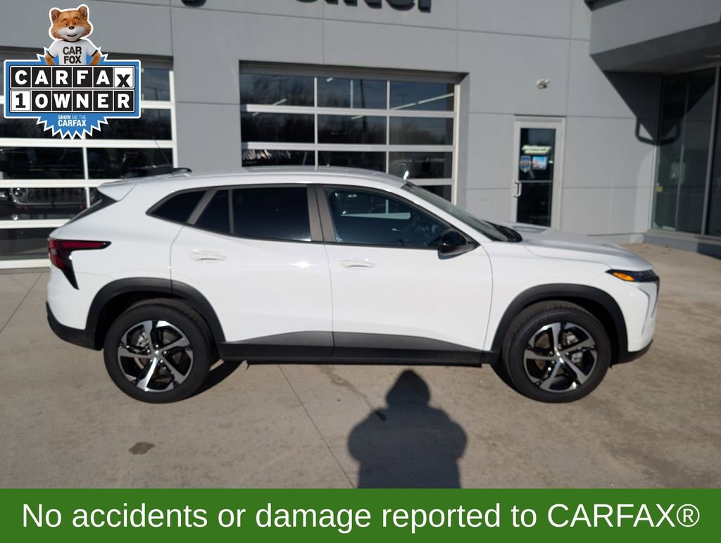 Used 2025 Chevrolet Trax RS w/ Driver Confidence Package image 4