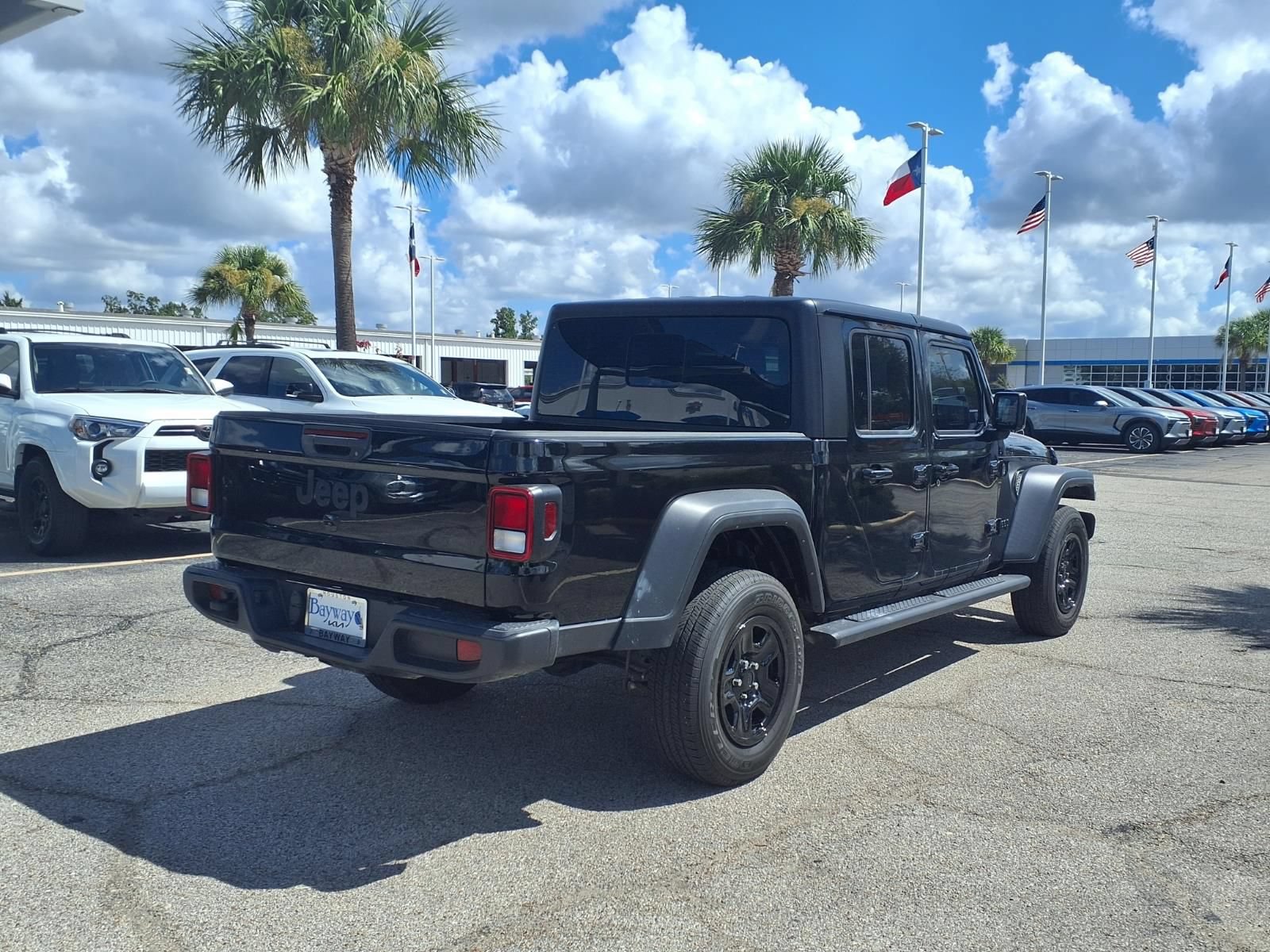 Used 2024 Jeep Gladiator Sport AWD/4WD image 2
