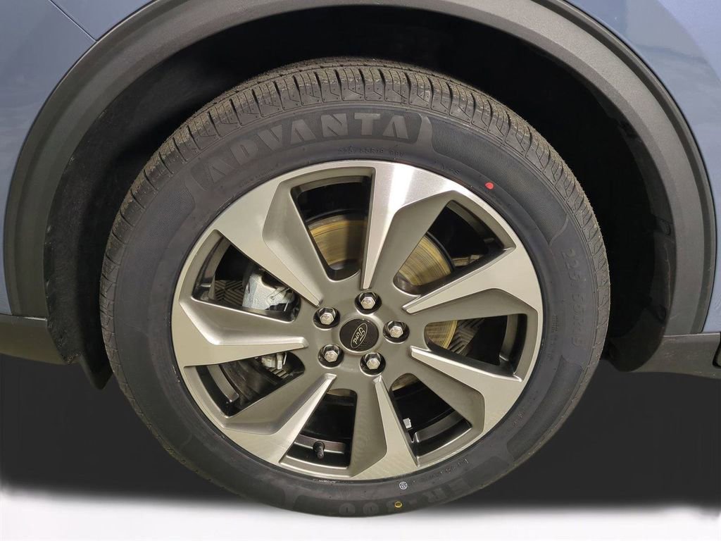 Used 2023 Ford Escape Platinum w/ Premium Technology Package image 11