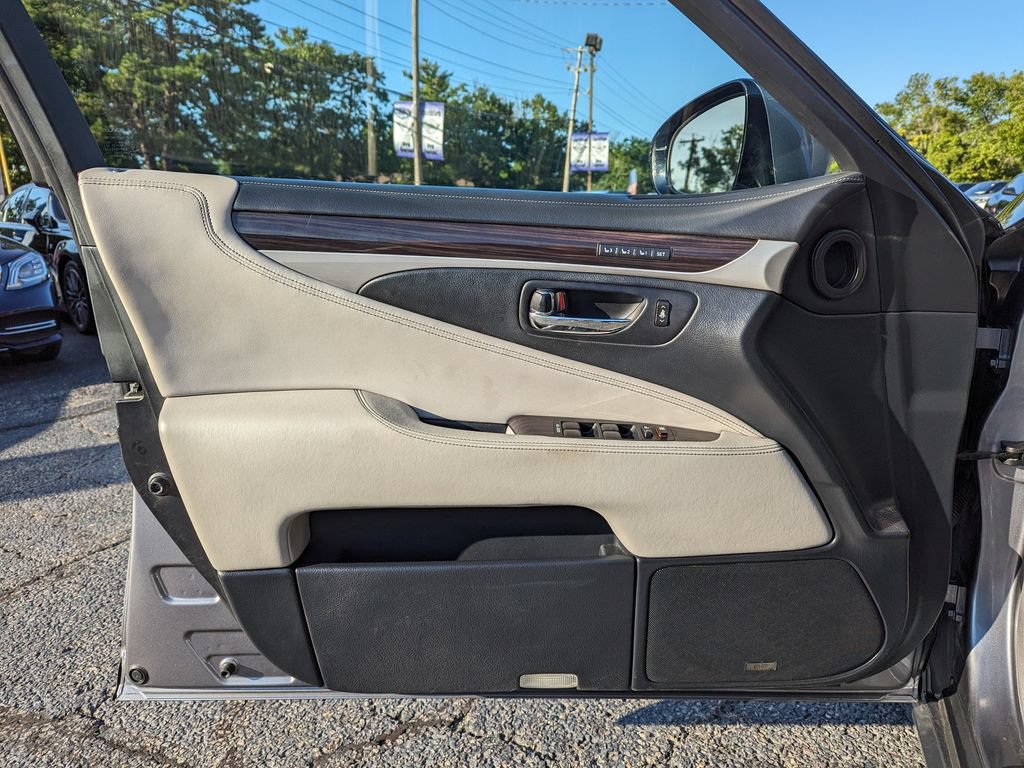 Used 2013 Lexus LS 460 AWD w/ Comfort Pkg image 12