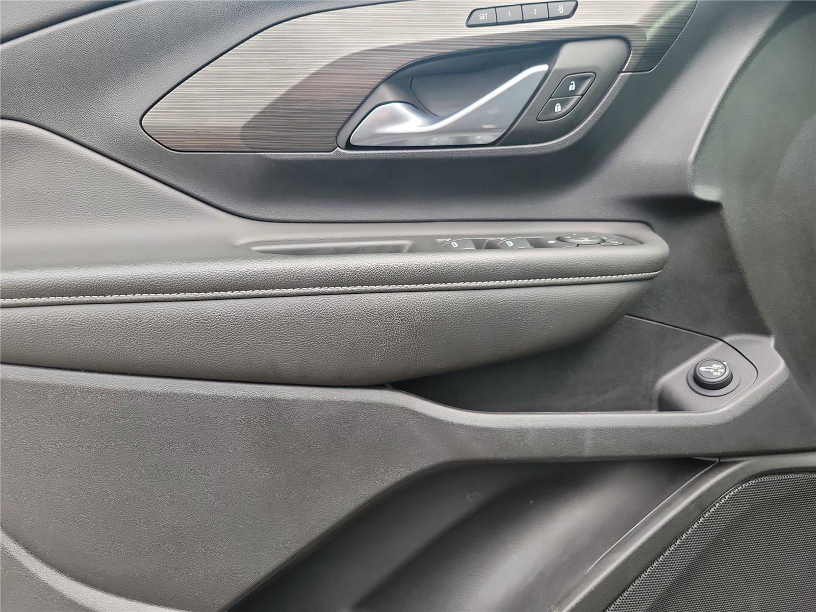 Used 2022 GMC Terrain SLT image 21