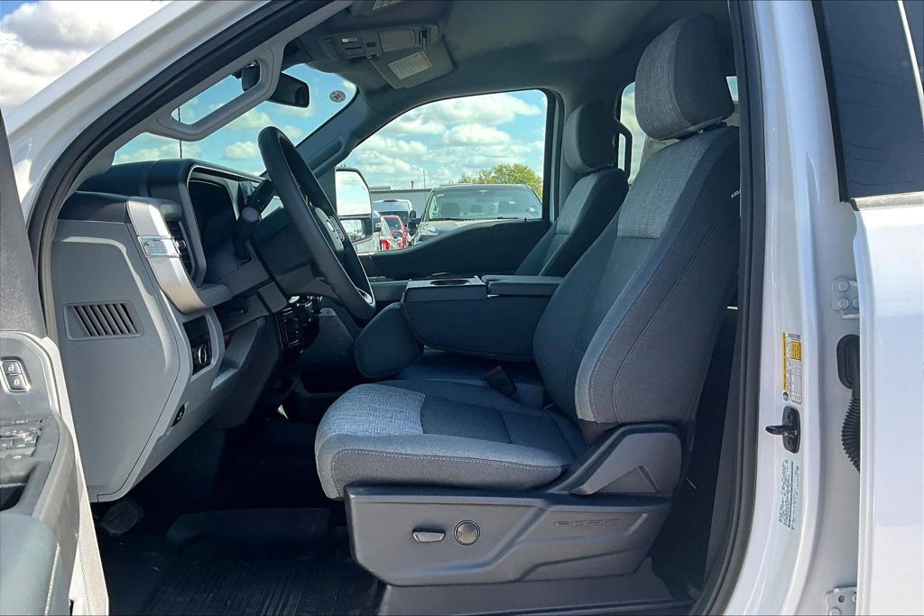 New 2027 Ford F450 XLT w/ XLT Premium Package AWD/4WD image 9