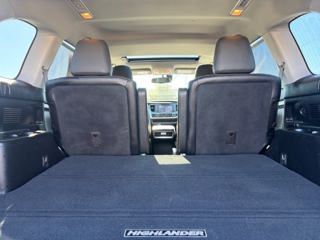 Used 2014 Toyota Highlander Limited w/ Driver Technology Package AWD/4WD image 34