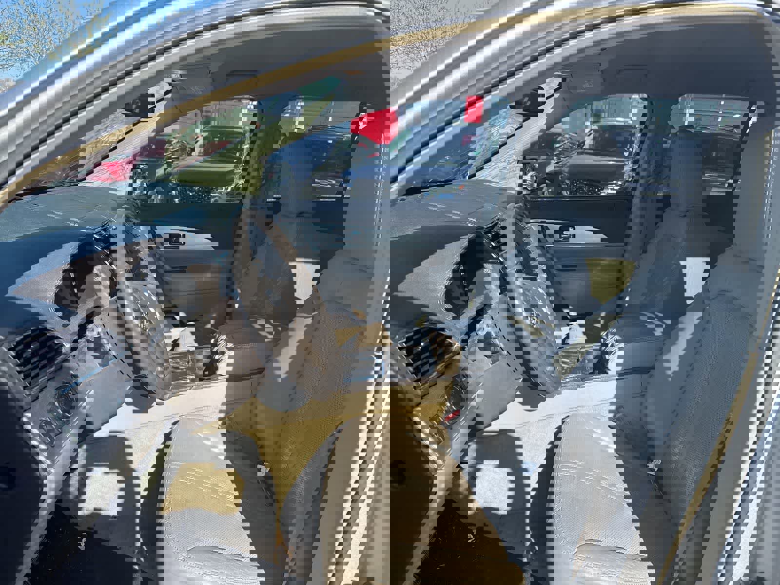 Used 2011 Lincoln MKX AWD image 14