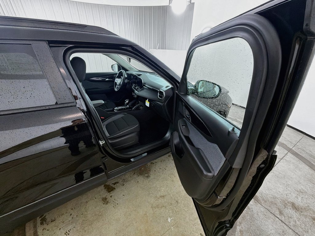 New 2026 Chevrolet TrailBlazer LT w/ Midnight Edition AWD/4WD image 19