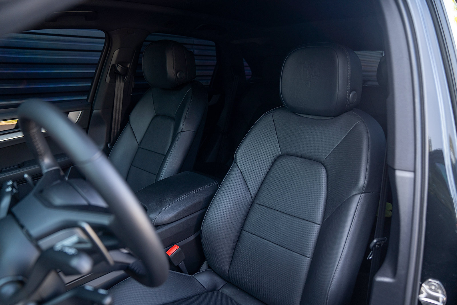 Certified 2025 Porsche Cayenne AWD/4WD image 5