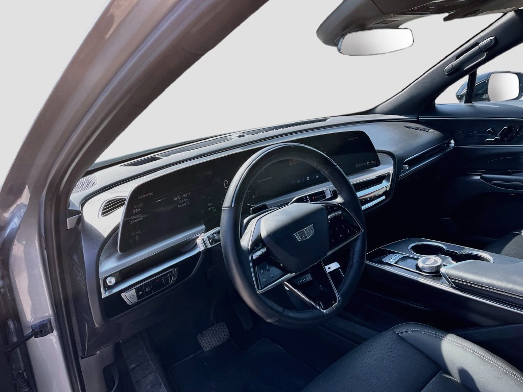 Used 2026 Cadillac Lyriq Luxury AWD/4WD image 9