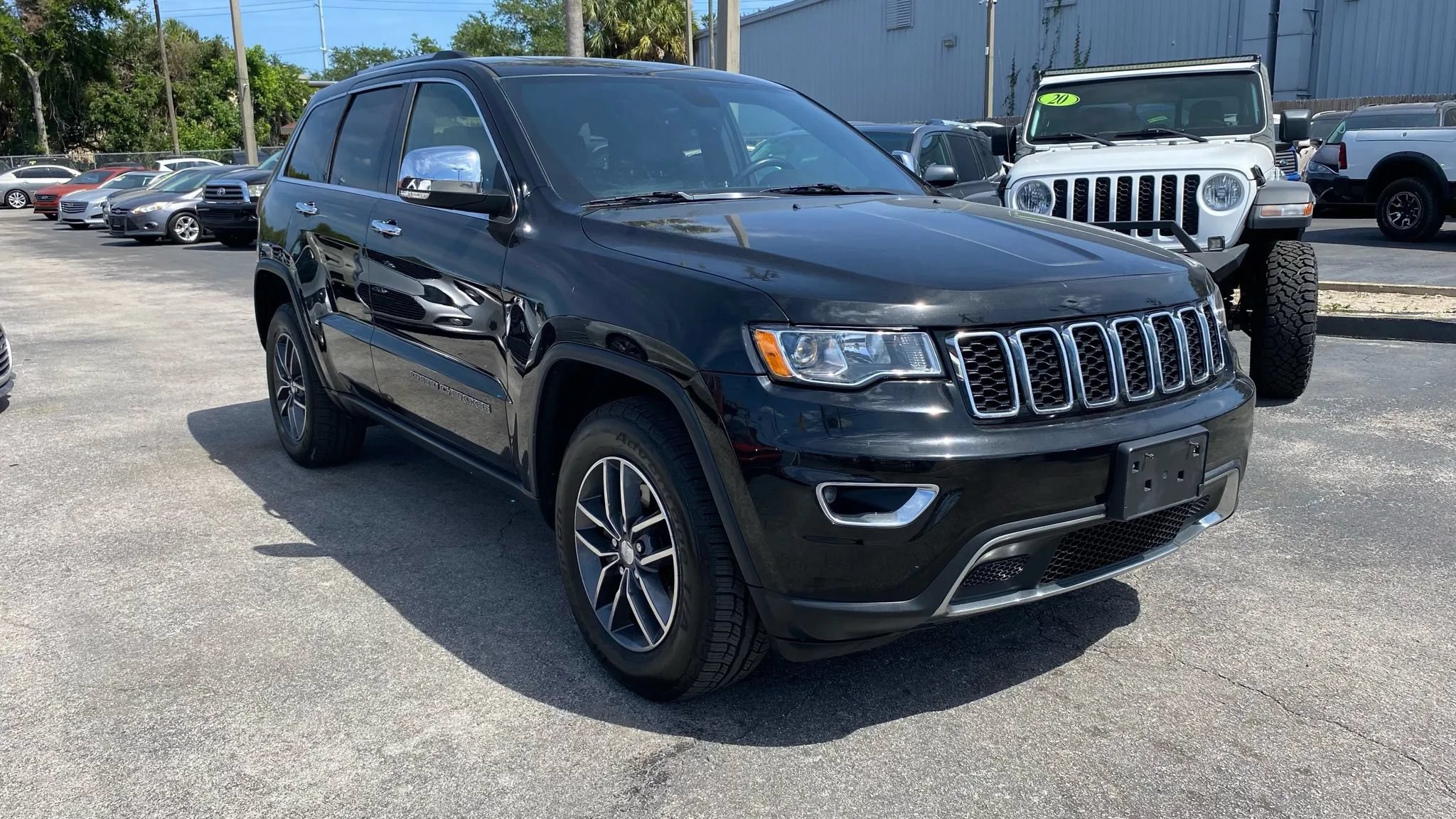 Used 2018 Jeep Grand Cherokee Limited AWD/4WD image 3