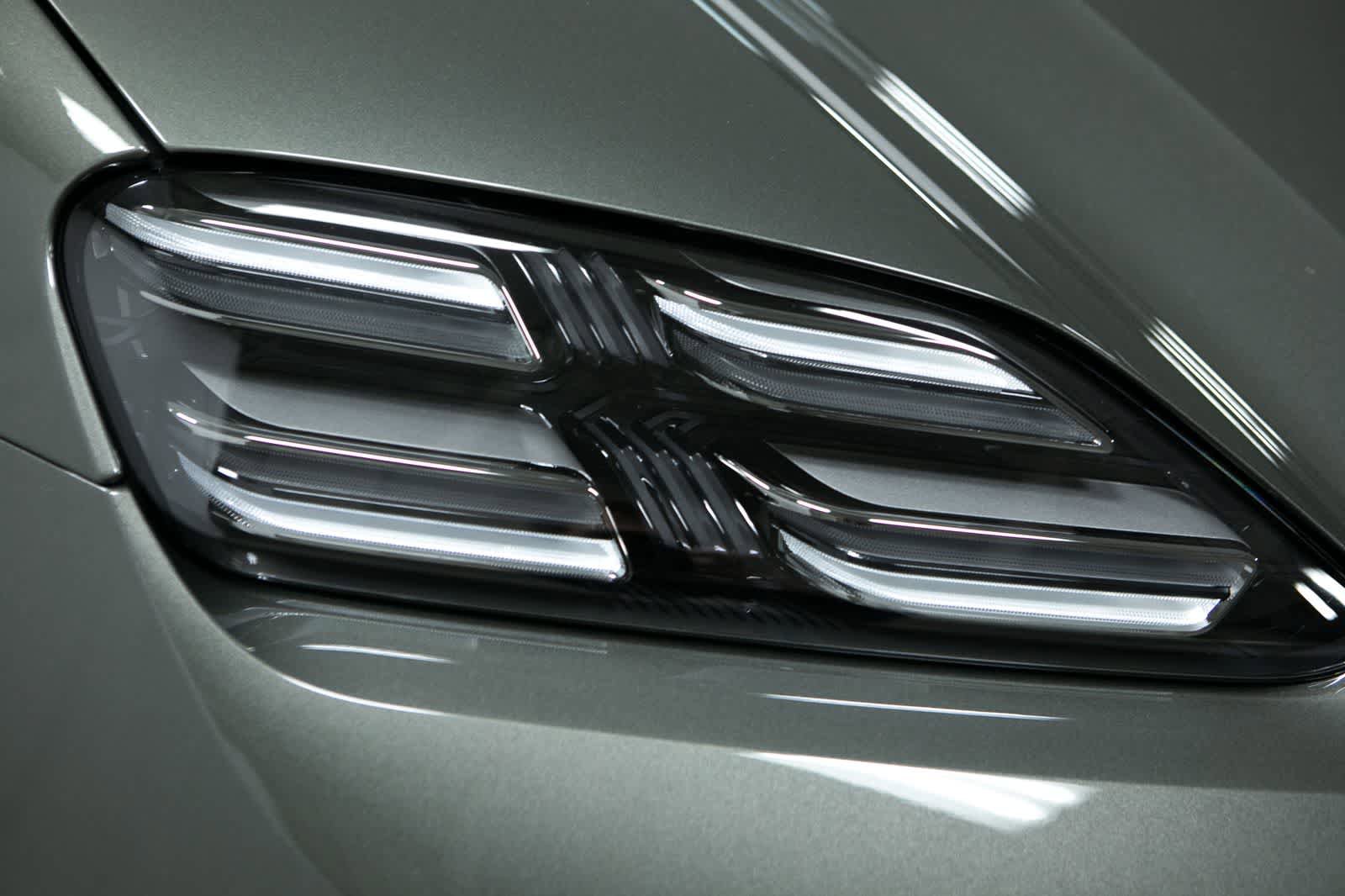 New 2026 Porsche Macan Electric RWD image 16