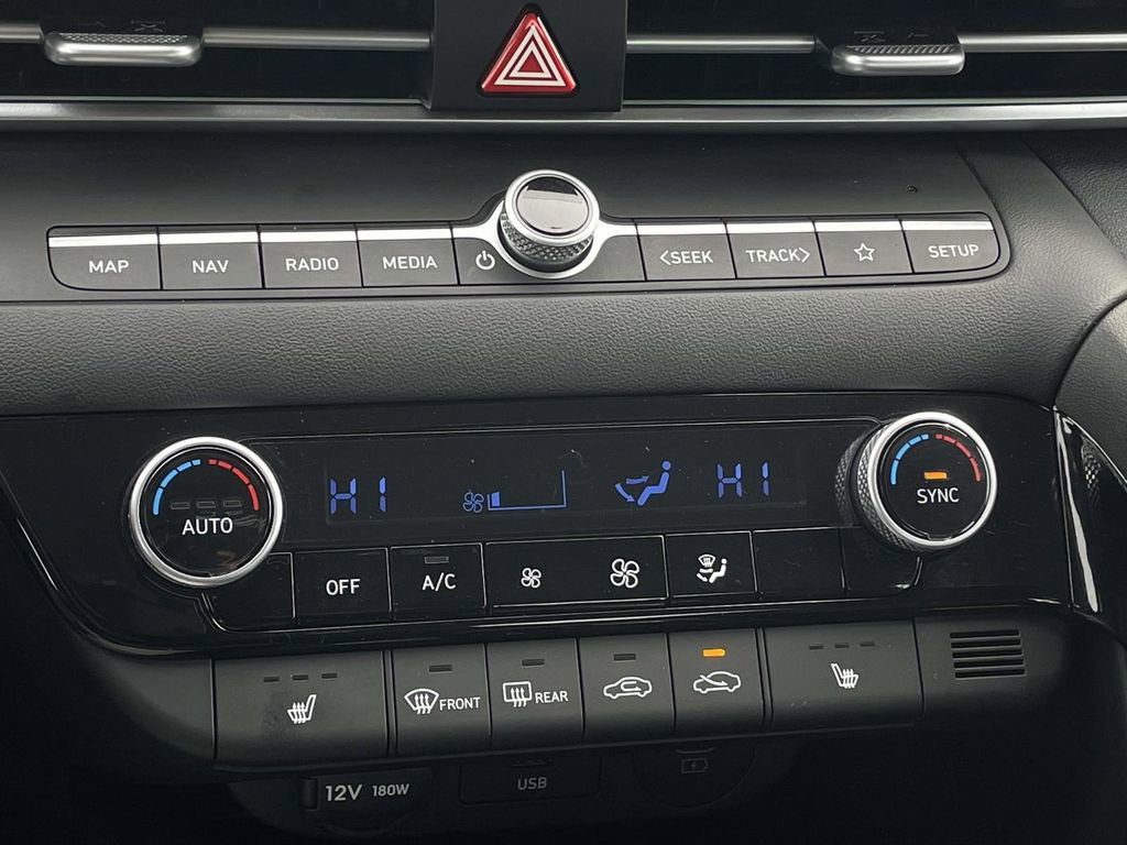 Certified 2025 Hyundai Elantra SEL image 19