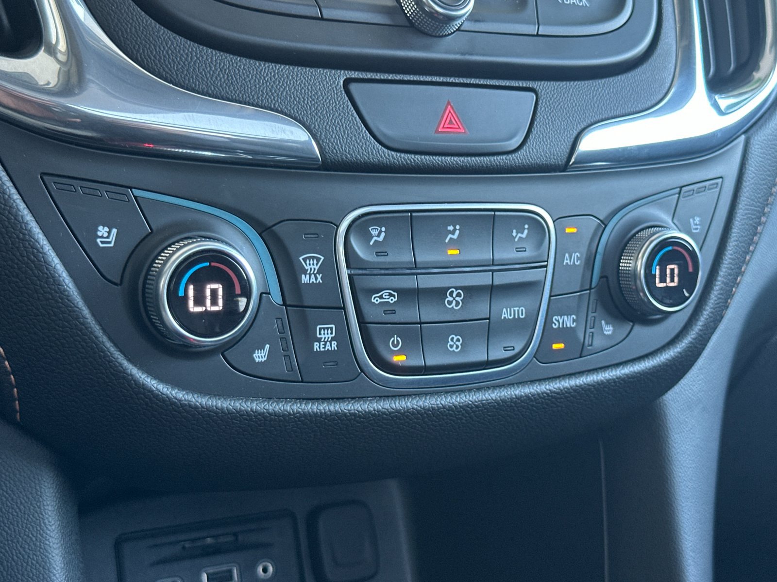 Used 2020 Chevrolet Equinox Premier FWD image 21
