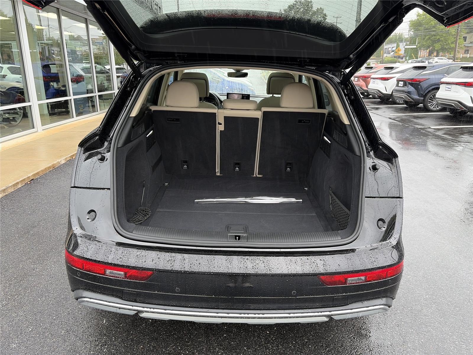 Used 2023 Audi Q5 2.0T Premium w/ Convenience Package AWD/4WD image 13