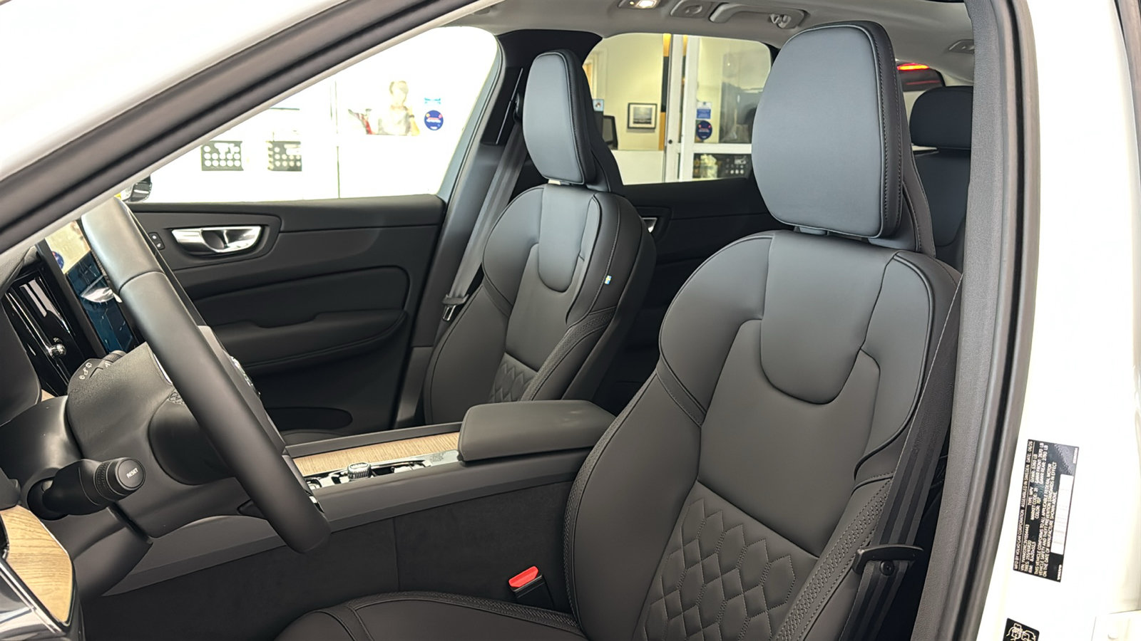 New 2027 Volvo XC60 B5 Plus AWD/4WD image 23