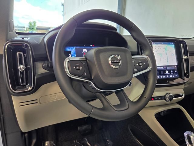 New 2026 Volvo XC40 B5 Plus w/ Protection Package Premier AWD/4WD image 10
