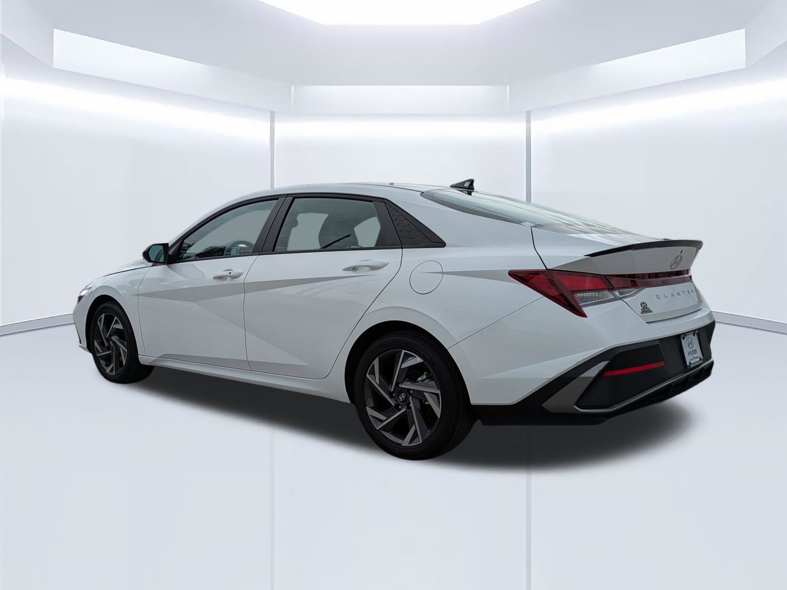 Certified 2025 Hyundai Elantra Sport FWD image 6
