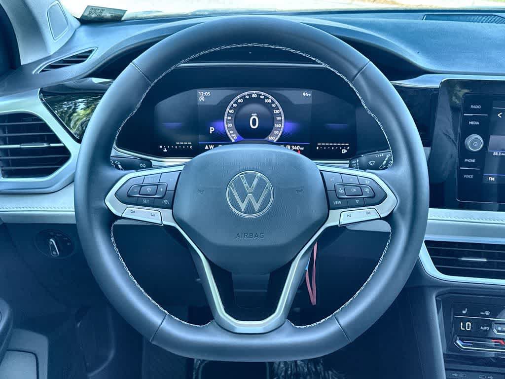 New 2026 Volkswagen Taos SE FWD image 15