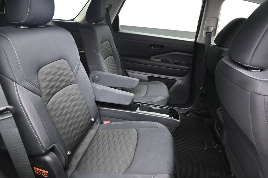 Used 2025 Nissan Pathfinder SV w/ SV Premium Package AWD/4WD image 12