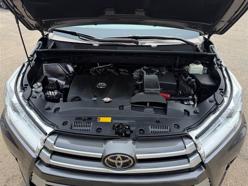 Used 2017 Toyota Highlander XLE AWD/4WD image 21