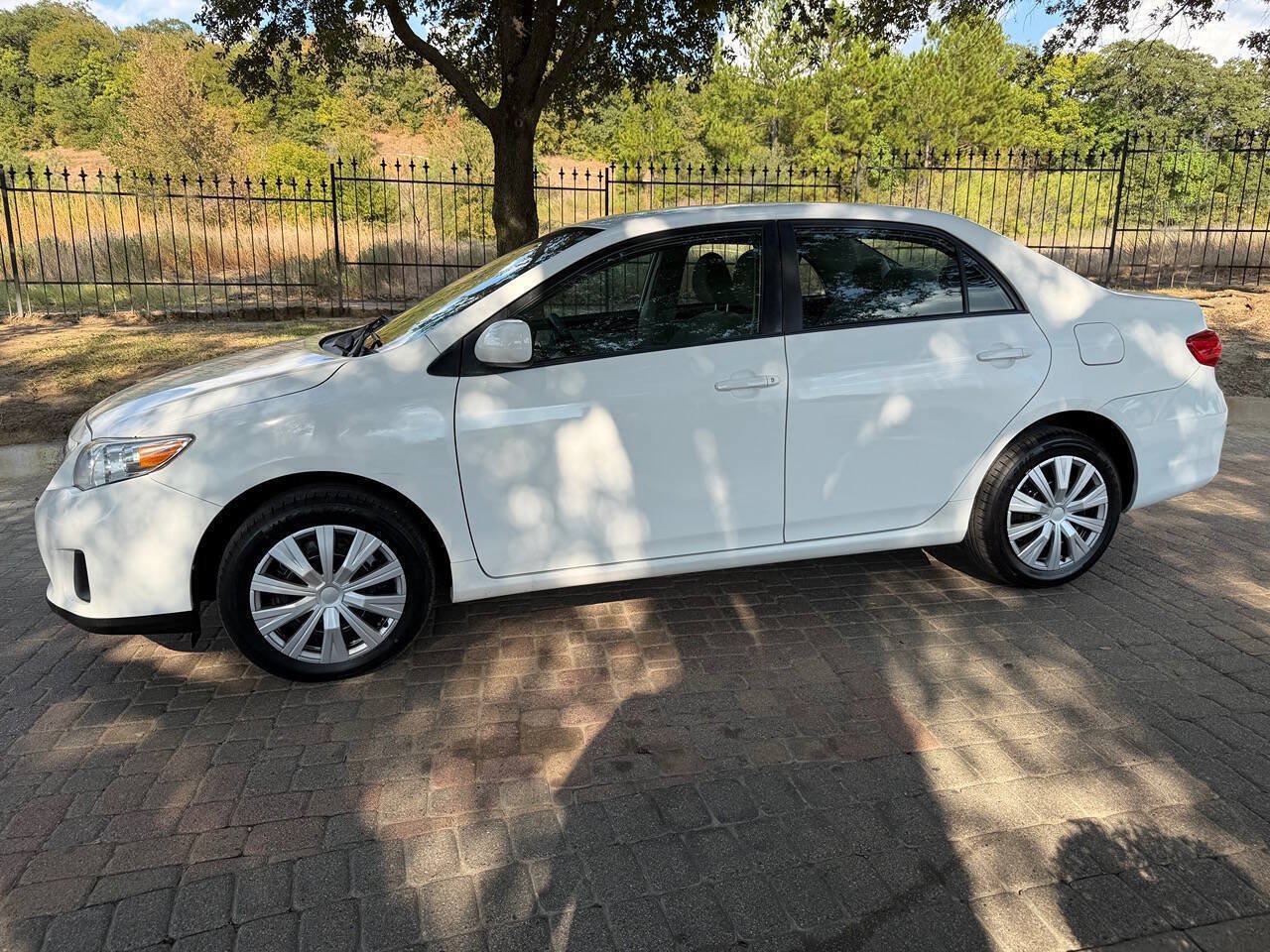 Used 2012 Toyota Corolla LE FWD image 8