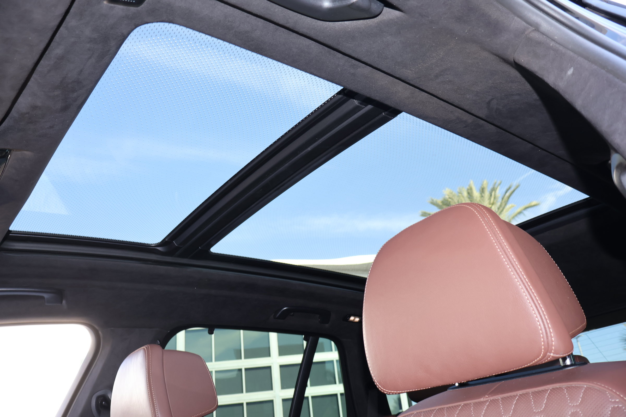 Used 2023 BMW X5 M50i w/ Executive Package image 5