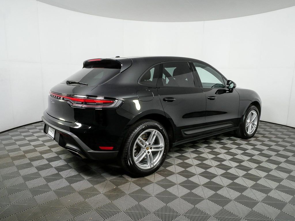 Certified 2025 Porsche Macan image 30