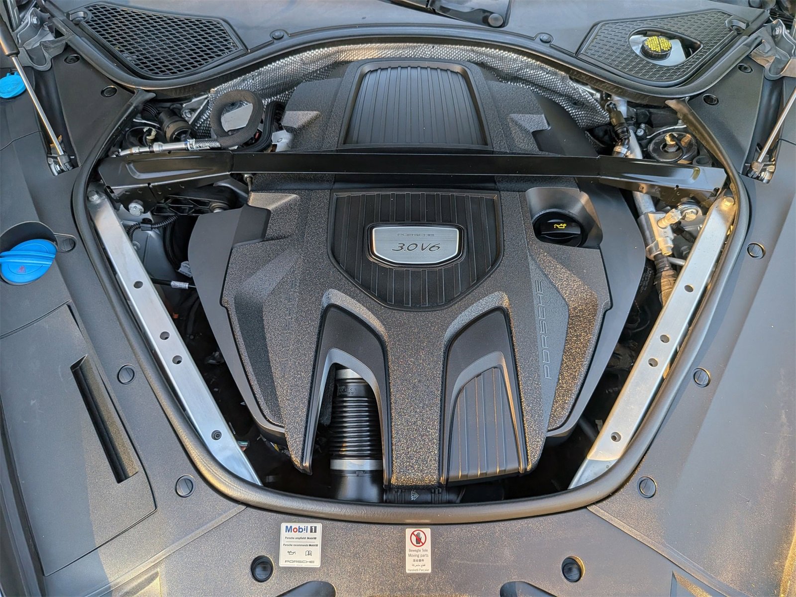 Used 2018 Porsche Panamera image 41