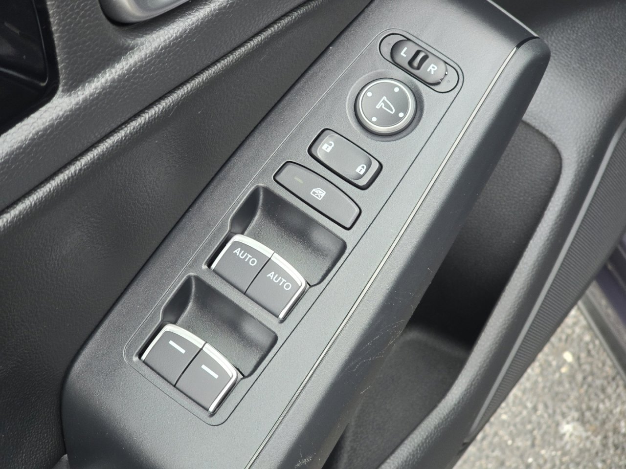 Used 2024 Honda Civic EX-L image 25