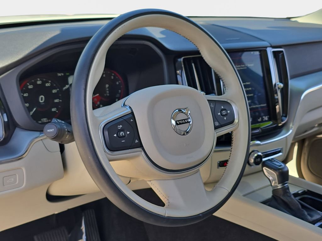 Used 2020 Volvo XC60 T5 Momentum FWD image 19