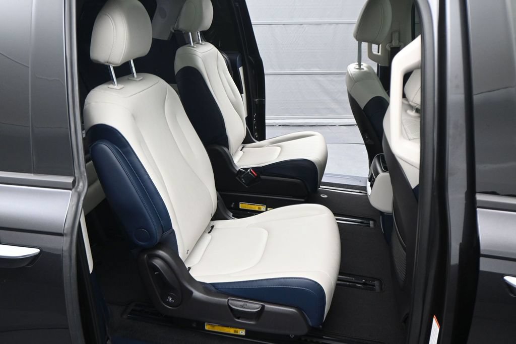 Used 2026 Kia Carnival SX w/ SX Dark Edition Package FWD image 25