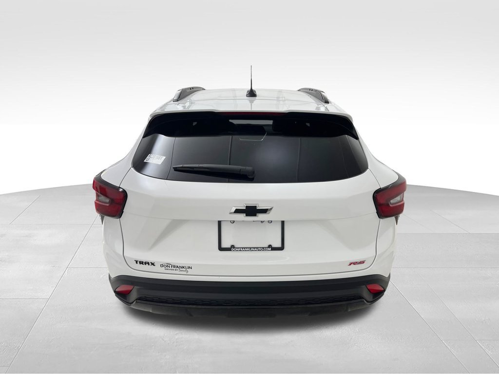 Used 2024 Chevrolet Trax RS w/ Driver Confidence Package FWD image 4