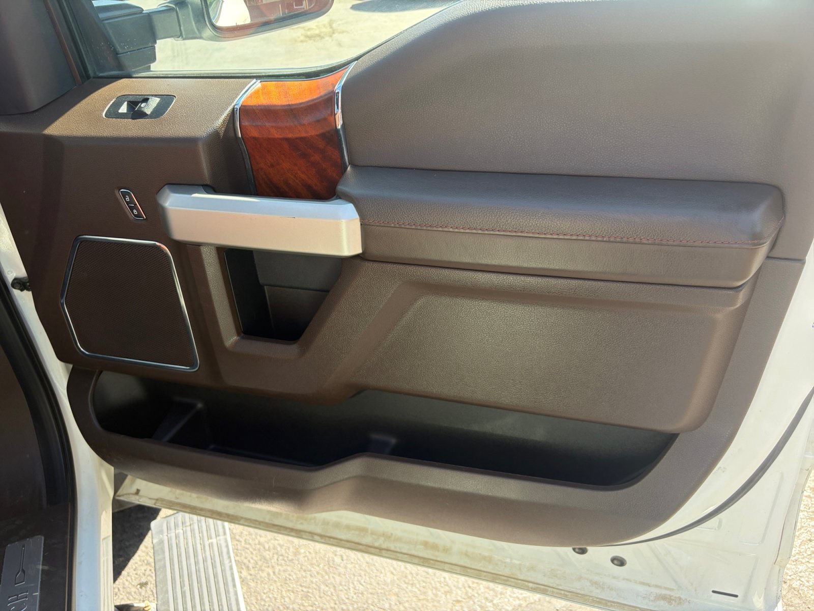 Used 2022 Ford F350 King Ranch w/ King Ranch Ultimate Package AWD/4WD image 31