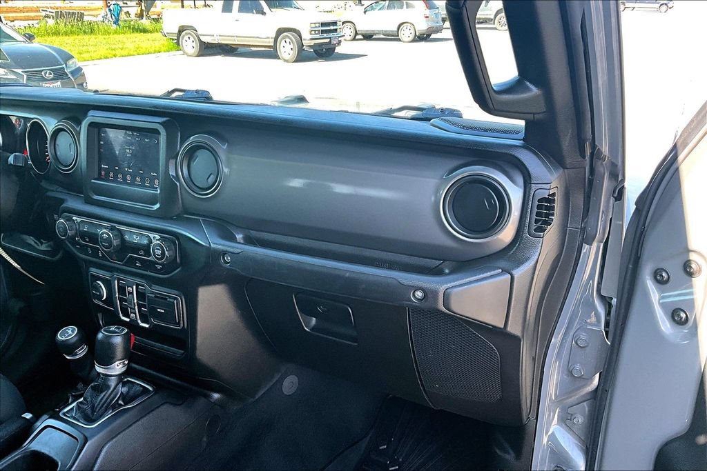 Used 2023 Jeep Gladiator Sport AWD/4WD image 17