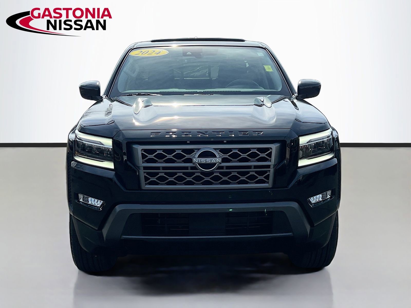 Used 2024 Nissan Frontier SL w/ Technology Package image 2