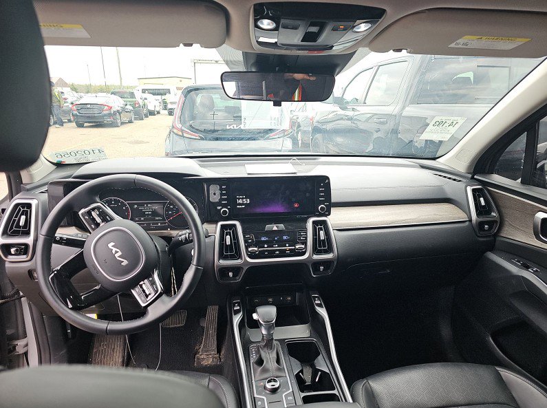 Used 2023 Kia Sorento S w/ Panoramic Sunroof Package AWD/4WD image 7