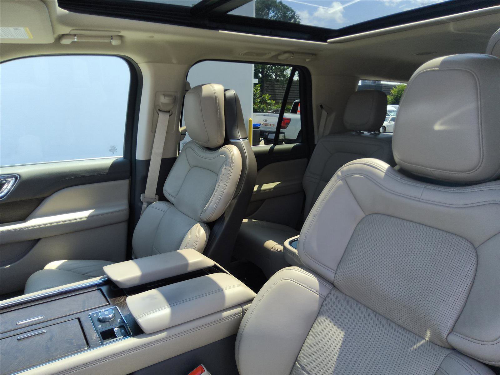 Used 2024 Lincoln Navigator L Reserve AWD/4WD image 14