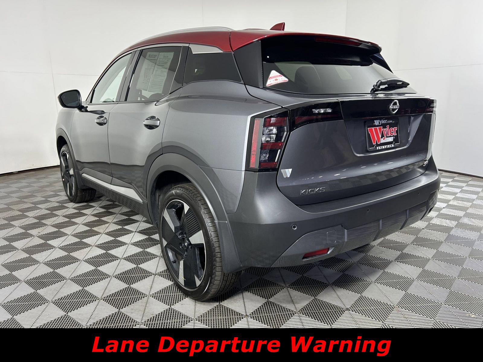 Used 2025 Nissan Kicks SR image 8