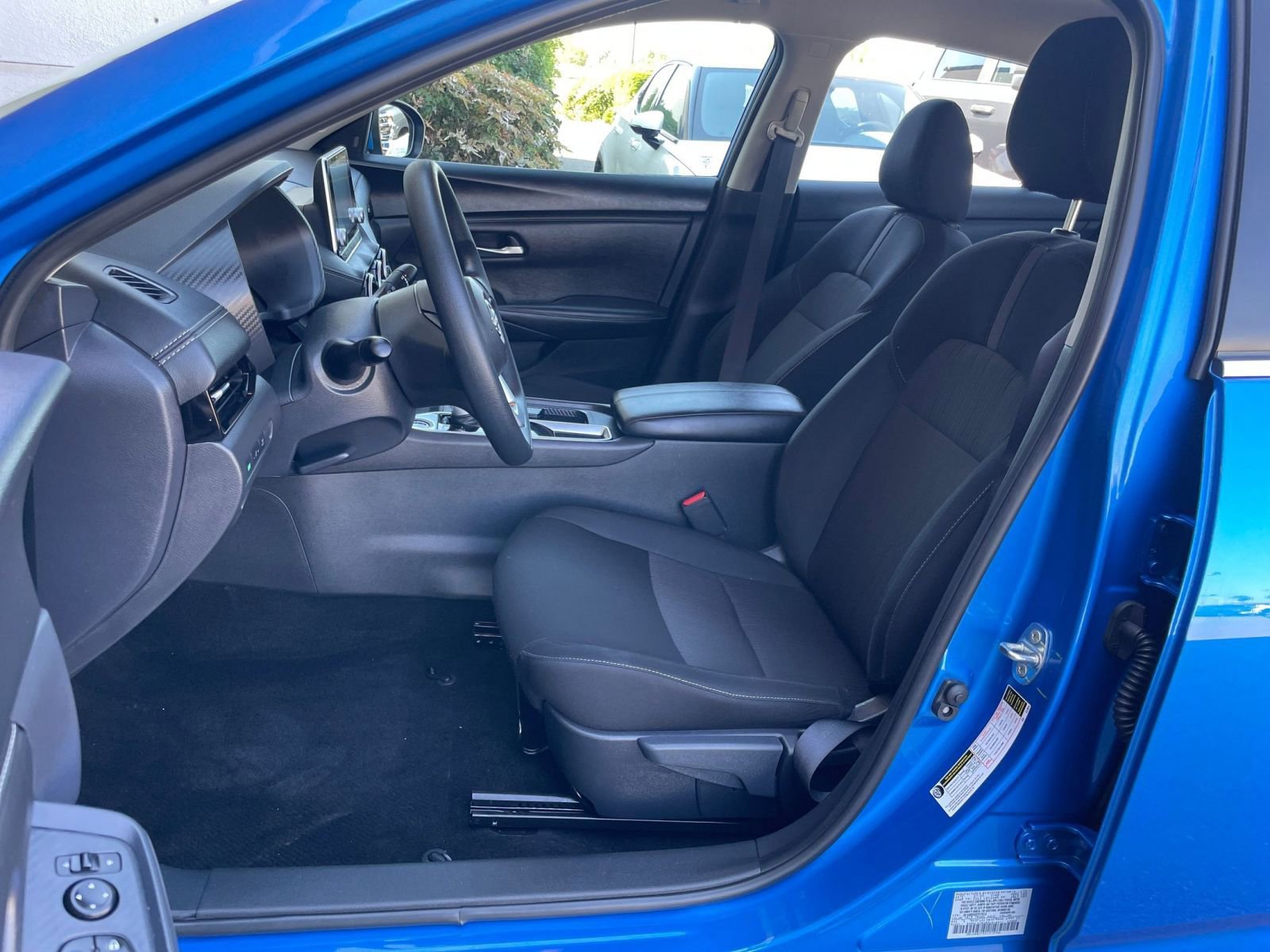 Used 2025 Nissan Sentra SV image 36