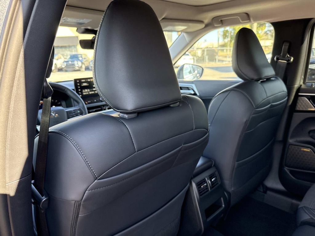 New 2026 Mitsubishi Outlander SEL image 12