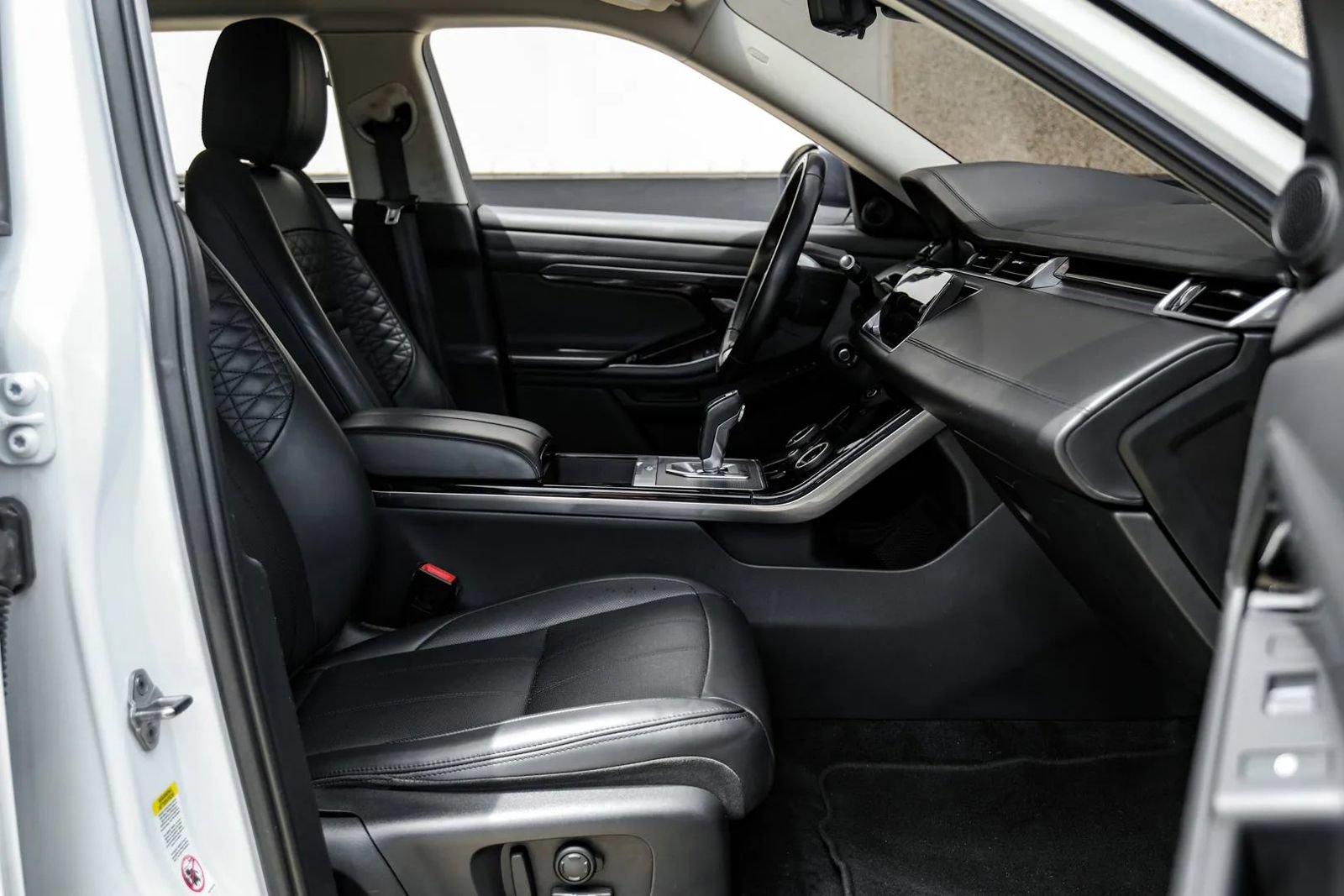 Used 2020 Land Rover Range Rover Evoque SE AWD/4WD image 35