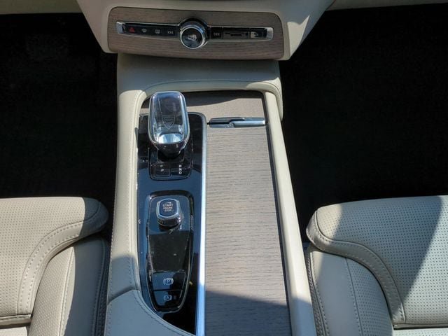 Certified 2024 Volvo XC90 B6 Ultimate w/ Protection Package Premier AWD/4WD image 15
