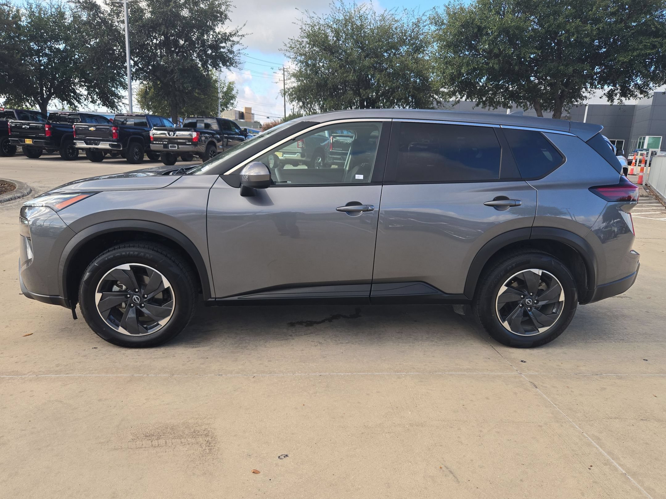 Used 2024 Nissan Rogue SV AWD/4WD image 6