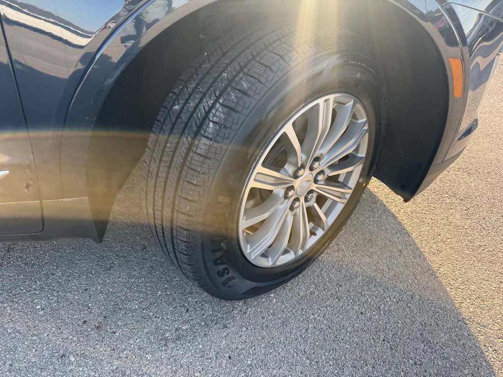 Used 2017 Cadillac XT5 Luxury w/ Driver Awareness Package FWD image 12