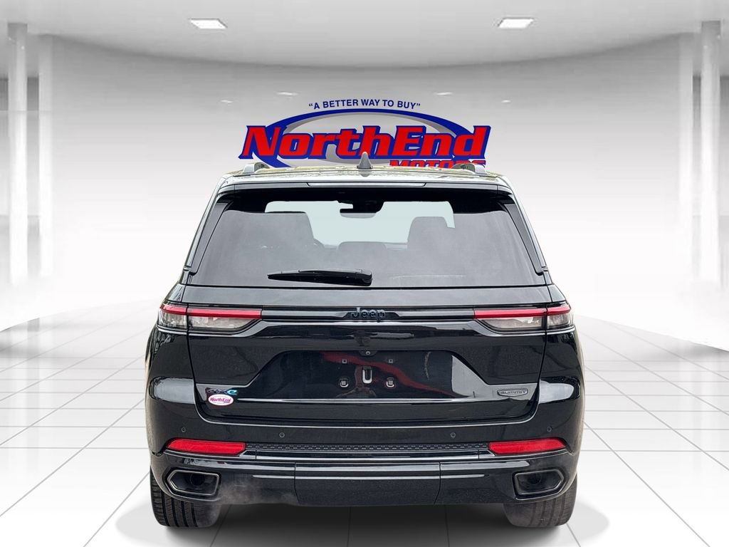 Used 2023 Jeep Grand Cherokee Summit w/ High Altitude Package AWD/4WD image 3